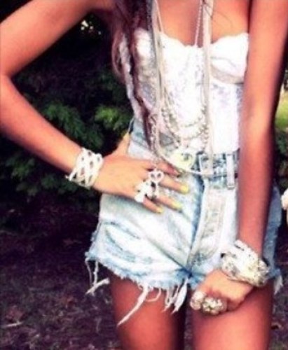 GirlNextD00rr's profile picture. I'm just your typical girl next door, tanning naked on that lawn chair during your family reunion. You're welcome. THA DIRTY SOUF.