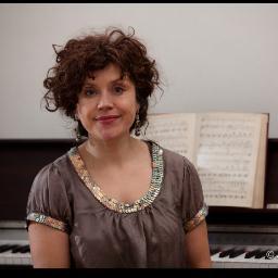 Founder of The Singing Works, helping singers perfect their technique,coaching and preparing for new roles through individual sessions and workshops.