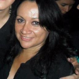 Abogada, Especialista en Derechos Humanos y Derecho Internacional Humanitario, Magister en Diplomacia y Relaciones Internacionales.