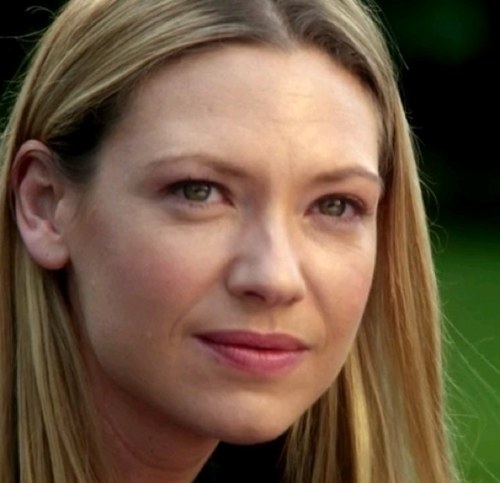 Fringe agent, wife, mother. Not necessarily in that order. (RP account so Fringe can live on forever)