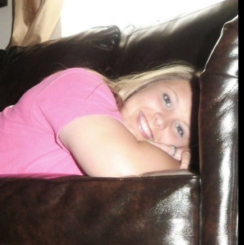 Im Courtney. :) Im 19 and love life.