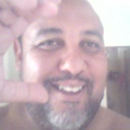SOU UMA PESSOA TRANQUILA , SOU CHEF D COZINHA .....ADORO FAZER PRATOS NOVOS E ESTAR COM A PESSOA AMADA...