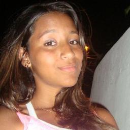 Dramática,irritante,louca,irônica,anormal,estranha,
desligada,chata e muito ciumenta.Prazer essa sou eu
