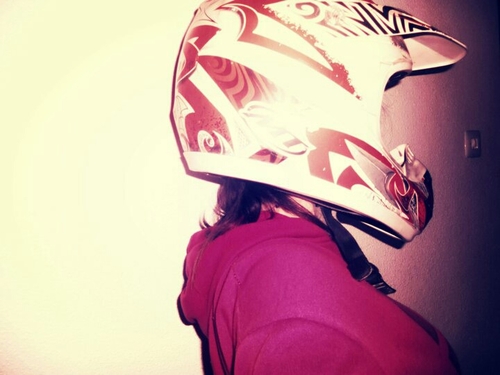 #9365 Amante de las dos & cuatro ruedas. Donde este una moto que se quite lo demás, enamorada de lo prohibido, intento alcanzar mis metas y ser feliz.