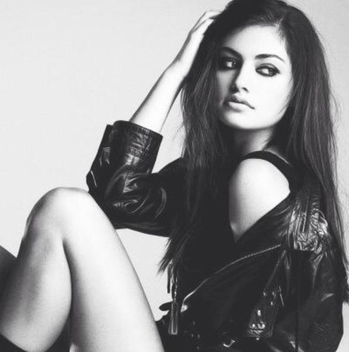 I love @1PhoebeJTonkin she inspired me so much, the same as @NateBuzz go follow my other inspired account @inspiredbynate I'm #Delena & #Klaroline I love TVD