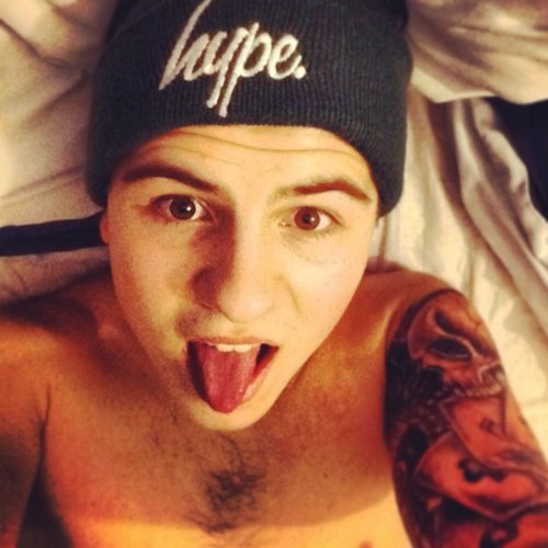 totallysheeran's profile picture. YMAS❤ keep your hands to yourself these lips belong to someone else.. Tweet people the way you want to be tweeted.