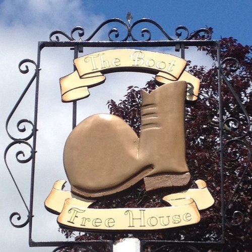 A Traditional Country Pub Restaurant, that offers delicious seasonal, fresh, homemade food, extensive wines and award winning cask ales. T: 01923 262247