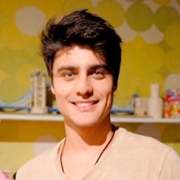O meu amor por vc cresce a cada segundo que se passa ....Eu posso escrever mil palavras, mais ñ tem palavra que descreva tanto amor...Guilherme te amo.. 03/02