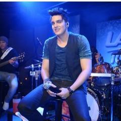 O sonho não se limita, nem se impossibilita.
No sonho se acredita e se realiza. Te Vivo intensamente @luansantana !3