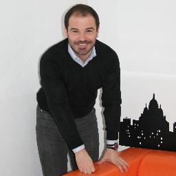 Profesional de las relaciones humanas y comerciales, atraído por las #RRSS. En busca de la #Comunidad perdida.