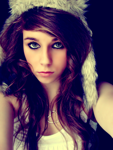 Okok ! Je m'appel Eslie ; 16 ans ; j'habite à Harnes ; Brf je suis folle , célibataire , marrante et toujours avec le sourire.
