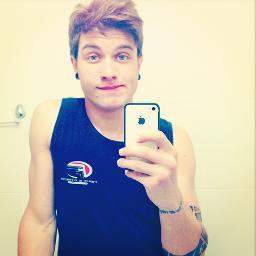 Não Precisa Ser Perfeito , Só Precisa Ser Você @GuiDrivecore ღ
Since : 06.11.11 Oficializado : 07.11.11 Dona : @lilianviana_