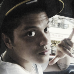 And I know for damn sure this world ain't for me -Hooligan ∞ Dona do @frasesbmars