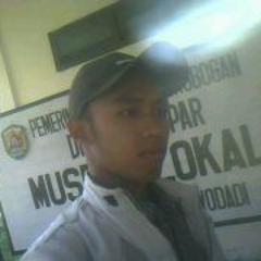 ~Masih Tersimpan Tentangmu~

Ku masih menyimpan tentangmu,
nampak jelas oleh mata hati.
Kisah kasih antara kau dan aku,
begitu sukar kuhapus dari memory.
