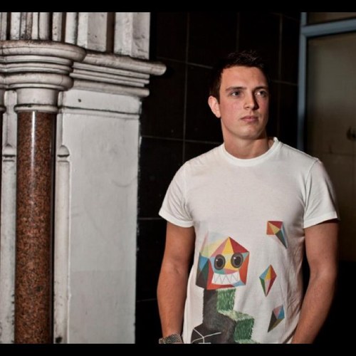 UK Garage & Bass DJ. Better than your Nan http://t.co/nT3ThZxUmC Sundays 2-4pm slurps(at)http://t.co/SI91bvVW9R