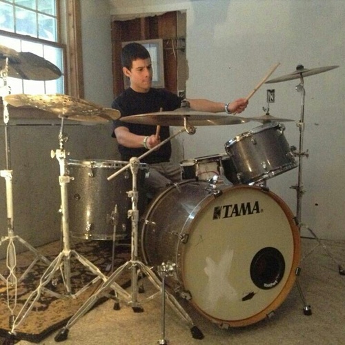 love to play drums! love football! smoking weed is the shit! lets get drunk! hmu