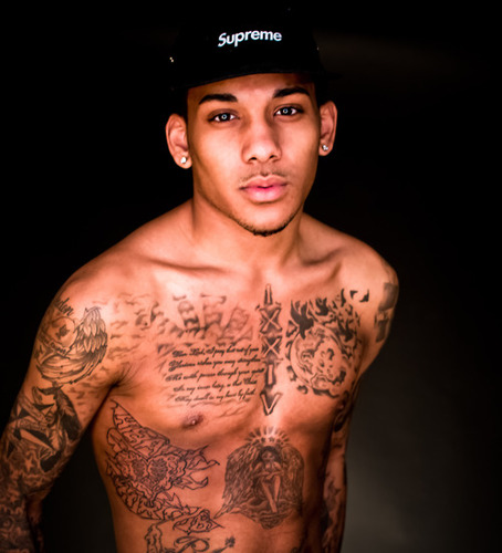 Im sexy and I know it but im not cocky but follow me I follow back also follow my favorite person @Twatch_MsCookie