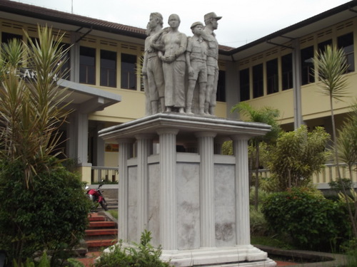 infooikopin's profile picture. The Right Business School for Indonesia

Follow IG : masukikopin
FB : Info Ikopin 
WA : 082126145000