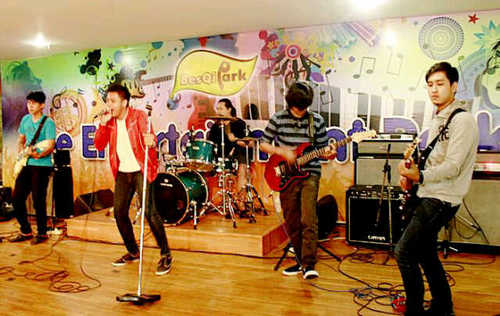 OPSIE_all's profile picture. @Giarezki(drum) @divoalkha(vokal) @jefryandica(gitar) @barkereboybarke(bass) @sameaji(gitar).http://t.co/kYzrWc1J