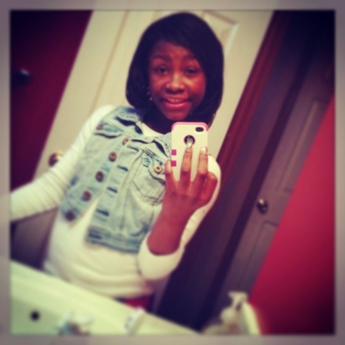 Hi Im Jaylah Follow me ill Follow Back Follow me instagram @ThatKidd_Jaylah❤ k ? Bye Guise ✌