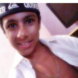 No camarote to sem camisa e de garrafa na mão, os mlk da quebrada mó CHAVÃO mó CHAVÃO.. ♪