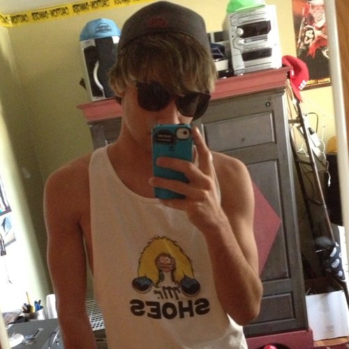 I love dirt biking SKYPE me colin.crooks3