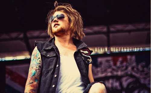 Warning: not responsible for the destruction of ovaries and feels by Imagines & pictures of Danny Worsnop.