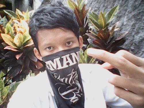 ```Hdup tk indah sperti yg mereka katakn berulang X memang tk indah tp ku kn ttp brthan walau hidp tk indah```

follow me|mention follback|aku follback dech..