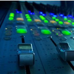 re-recording mixer and co-owner of @JumbuckFilmTv. #TopBoy #ManvBee #LastKingdom #Soundof007