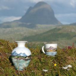 Hand-made & individually painted pottery from the Highlands of Scotland. Tweets usually by Dorell.
https://t.co/kXJmSk0Skt…