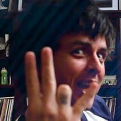 ChelseaFC • SPANYOL • GreenDay • Vocal, Gitar, Bass, Drum, Drifting, DJ, Photography, Belajar mainin semuanya, Kecuali mainin hati Wanita • 08 May 1996 •