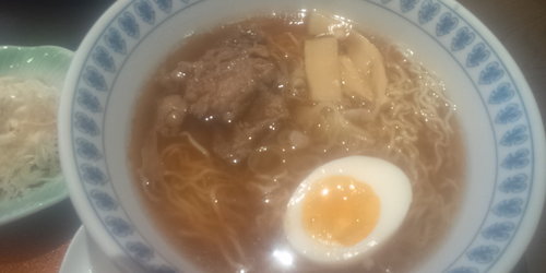麺類が好きで、中でもラーメン大好きです(^^)カップラーメンの名店シリーズとか、ご当地シリーズを見つけると即買います(^^;)