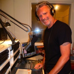 Playing soul, funk and jazzy tunes across the USA on https://t.co/bAHFZ3hkAN  on http://www.bearingsounds on https://t.co/gorZ2zWFPP find me on https://t.co/bbjwnsaFM7