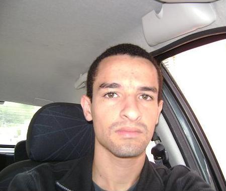 Simpático, legal e interessante ... oh .. não é um site de paquera ??? rsrsr...    Acho q um bom amigo e falo muita merda .. rssrs