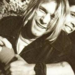 Nirvana ainda vive em cada dia melancolico
Nirvana ainda vive em cada momento louco
Nirvana ainda vive em cada inspiração minha ...