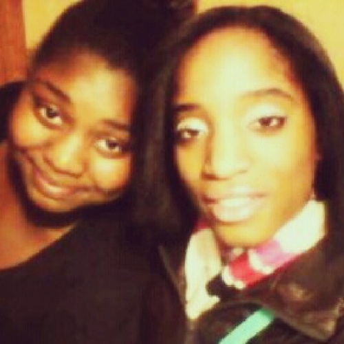 Ayeeee Follow Mee & i'll Follow Back (: 
#TeamLightSkin #Senior #Taken #TeamLesbo #C/O 2013 #TeamFreak follow my twifey@niyah_xoxo thubby@metroking93
