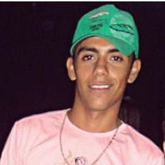 - Feliz por ter minha familia !