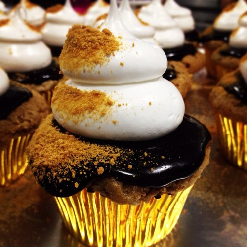 cupcakelabph's profile picture. where your friendly cupcake meets exact science