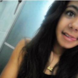 Corαçαõ αpαixonαdo é bobo,um sorriso teu e me derreto todα o seu chαrme o seu olhαr e α tuα αlα mαnsα me fαzdelirααr♪
Umα meninα que quer ser feliiiiz