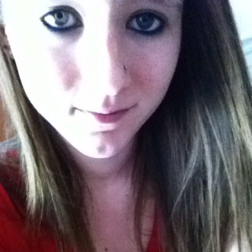 Hey! im Michelle, {F/20/single}, follow me if you want to. dont be shy lol ask for my number! kik: hottfreakyhair