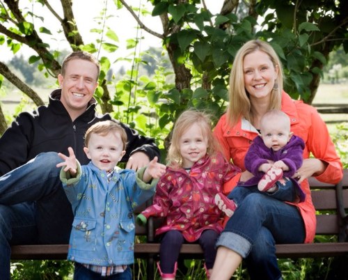 Born and raised in CO.  Columbine H.S. '95-'99.  ND Tennis '99-'03.  Now in medical device sales in the NW.  I live for my beautiful family!  GO IRISH!