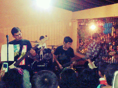 Banda de ROCK de Acarigua - Venezuela  formada por Pepe (guitarra, voz) @williamjvra (bajo, voz ) @_AlejandroCF (guitarra) Frank (bateria)