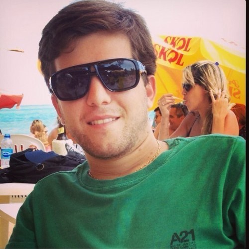 galeguinho... Forro pegado!

Instagram @rodrigogaleguim