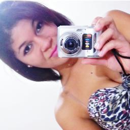 Uma escorpiana colorada, apaixonada por músicas, pelos amigos e pelo #Deck . s2'