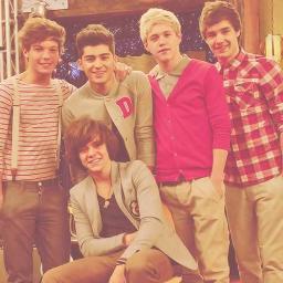 Meu nome é directioner sob/nome forever,nasci em New Tork mais moro em Atalanta que tem 5 reis,Zain J. Malik,Harry E. Styles,Louis W. Tomlinson,Liam J. Payne e