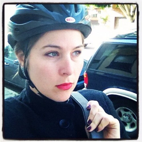 Texan. Editor. Currently for a wearables startup. Turn-ons include travel, sweden, infectious disease, gardening, and estate sales.