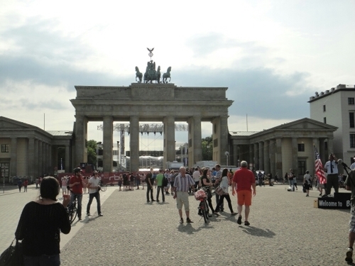 bar_uche's profile picture. Esperan crear genios, pero desde niños nos enseñan a colorear sin salirnos de las líneas