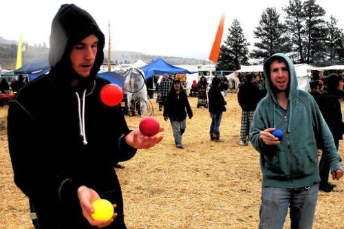 There aren’t enough blogs about juggling. Objects In Motion, A Jugglers Journal fills in the gap.