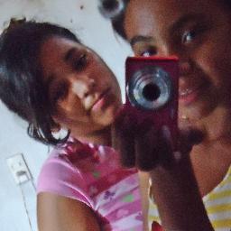 As vezes sou chata, Bipolar , grossa , antipática , exagerada e ciumenta .Quer uma garota perfeita ? Compre uma Bárbie ;) , Capricorniana , Solteira :*
