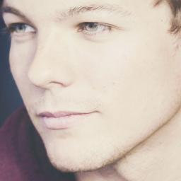 L_Tomlinson_'s profile picture. completely in love with @FuckinFaux My life is to protect her and our baby Zaris @h_styles_ was here